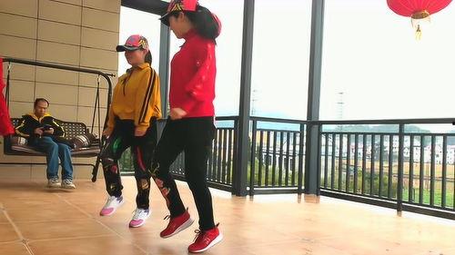 跳鬼步舞视频,轻松解锁舞步魅力